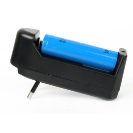 Фонарь аккумуляторный E142 CREE 3Вт фокус 3 режима 220В пластик. черн. (бокс) Ultraflash 12187