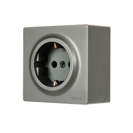 Розетка 1-м ОП LETO с заземл. ПБТ платина LEZARD 752-3500-122B