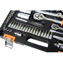 Набор инструментов 1/2дюйм; 1/4дюйм CrV пластик. кейс 82 предм. Вихрь 73/6/7/3