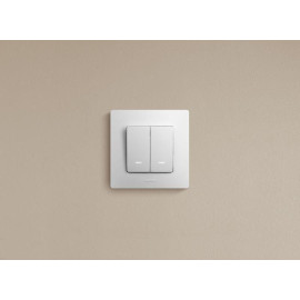 Выключатель 2-кл. СП Etika 10А IP20 250В 10AX с подсветкой/индикацией безвинтов. зажимы механизм бел. IEK 672204