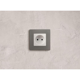 Розетка 1-м СП Etika 16А IP20 250В 2P без заземл. немецк. стандарт винтов. клеммы механизм бел. IEK 672220