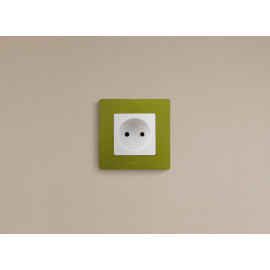 Розетка 1-м СП Etika 16А IP20 250В 2P без заземл. немецк. стандарт винтов. клеммы механизм бел. IEK 672220