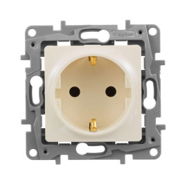 Розетка 1-м СП Etika 16А IP20 250В 2P+E с заземл. немецк. стандарт винтов. клеммы механизм сл. кость IEK 672321