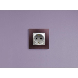 Розетка 1-м СП Etika 16А IP31 250В 2P+E с заземл. защ. шторки немецк. стандарт винтов. клеммы механизм алюм. IEK 672422