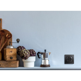 Розетка 1-м СП Etika 16А IP31 250В 2P+E с заземл. защ. шторки немецк. стандарт винтов. клеммы механизм антрацит IEK 672622