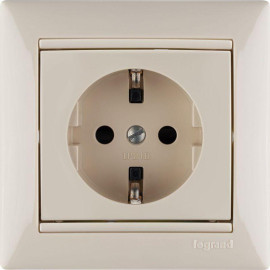 Розетка 1-м СП Valena 16А IP21 230/250В 2P+E с заземл. защ. шторки на винтах механизм сл. кость IEK 774321