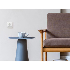 Розетка 1-м СП Valena 16А IP21 с заземл. на винтах механизм бел. IEK 774420