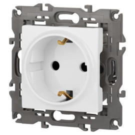 Розетка 1-м СП Эра Elegance 14-2102-01 16А IP20 16AX 250В 2P+E Schuko защ. шторки бел. Эра Б0034272