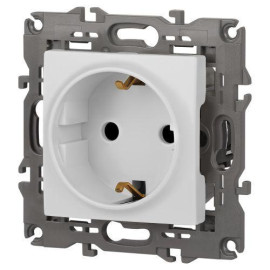 Розетка Elegance 14-2102-01М 16А 250В 2P+E Schuko защ. шторки матов. бел. Эра Б0065804