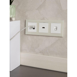 Рамка 3-м BRITE РУ-3-2-БрВа стекло ванильн. IEK BR-M32-G-K10