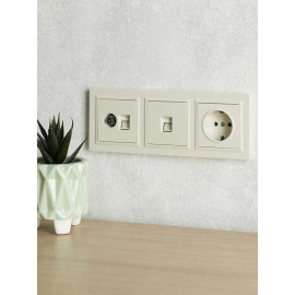 Рамка 3-м BRITE РУ-3-БрКр беж. IEK BR-M32-K10