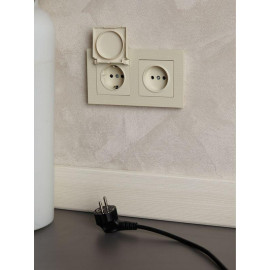 Розетка BRITE РС10-1-0-БрКр 10А без заземл. без защ. шторок механизм беж. IEK BR-R10-10-K10