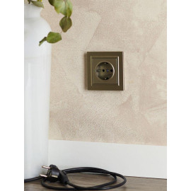 Розетка BRITE РС11-1-0-БрШ 16А с заземл. без защ. шторки механизм шампань IEK BR-R11-16-K37