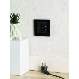 Розетка BRITE РС14-1-0-БрЧ 16А с заземл. защ. шторки механизм черн. IEK BR-R14-16-K02