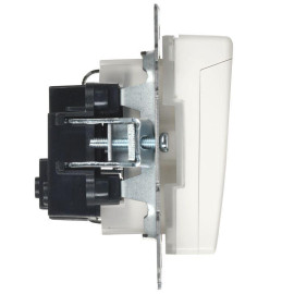 Розетка BRITE РСбш10-3-44-БрБ 16А IP44 с заземл. защ. шторки с крышкой механизм бел. IEK BR-R16-16-44-K01