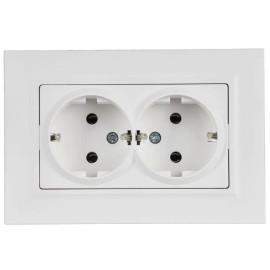 Розетка 2-м СП BRITE РСПл12-3-БрАБ 16А в сборе с заземл. без защ. шторок плоская арктич. бел. IEK BR-R27-16-K91-F