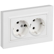 Розетка 2-м СП BRITE РСшПл12-3-БрАБ 16А в сборе с заземл. защ. шторки плоская арктич. бел. IEK BR-R28-16-K91-F