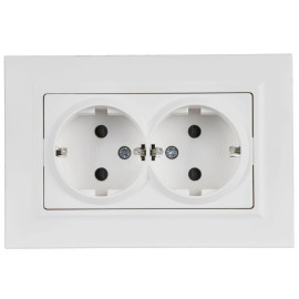 Розетка 2-м СП BRITE РСшПл12-3-БрАБ 16А в сборе с заземл. защ. шторки плоская арктич. бел. IEK BR-R28-16-K91-F
