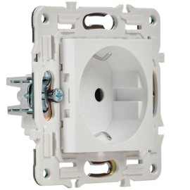 Розетка SKANDY 16А с заземл. защ. шторки безвинт. крепл. SK-R06W арктич. бел. IEK SK-R14-16-1-K01