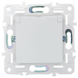 Розетка 1-м SKANDY 16А IP44 с заземл. защ. шторки с крышкой SK-R11W арктич. бел. IEK SK-R16-16-44-K01