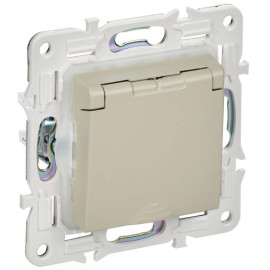 Розетка 1-м SKANDY 16А IP44 с заземл. защ. шторки с крышкой SK-R11B беж. IEK SK-R16-16-44-K10